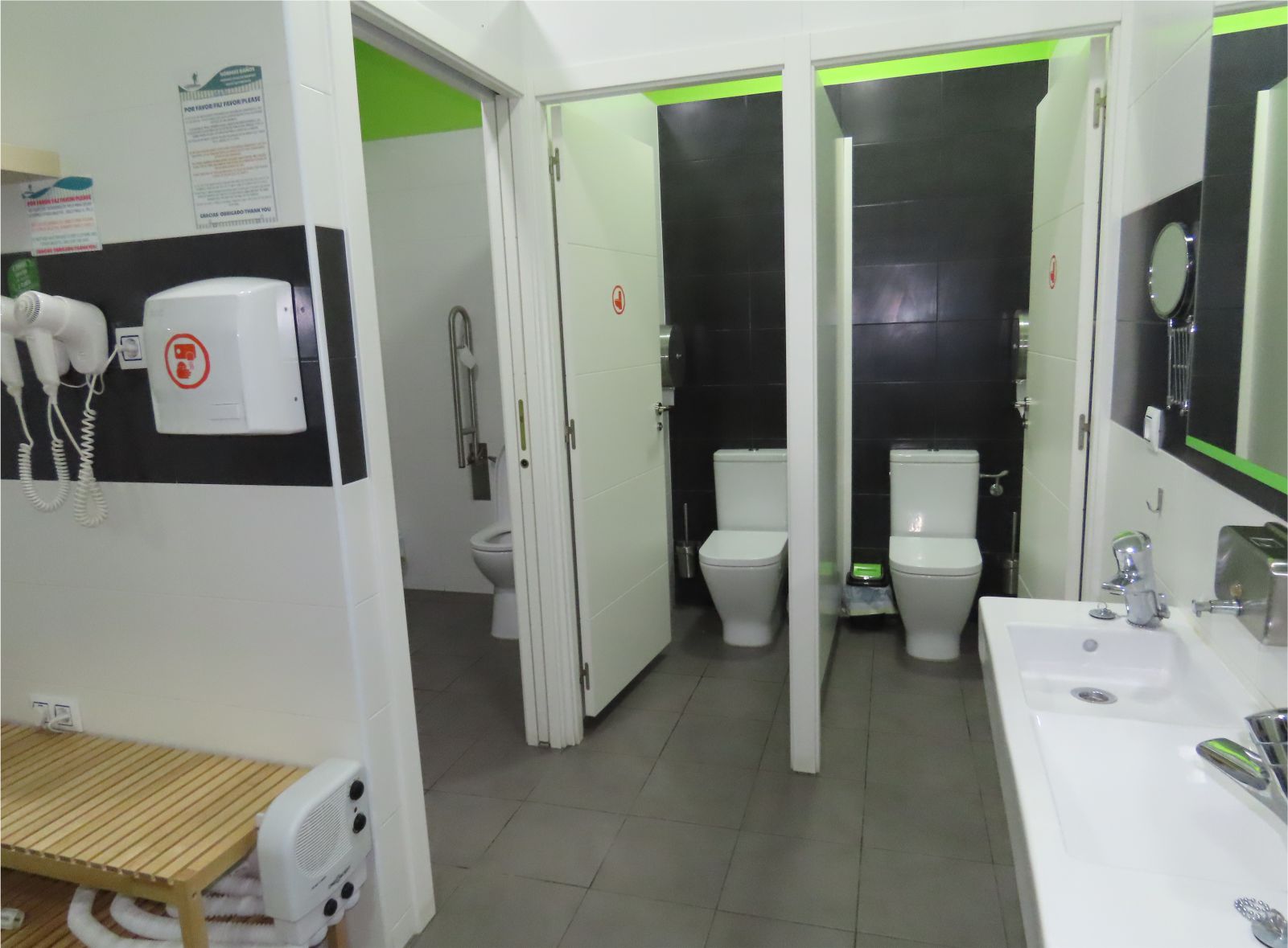 Cuarto de Baño - Bathroom - Albergue Corredoiras